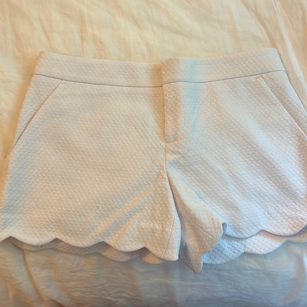 Scallop hem white short